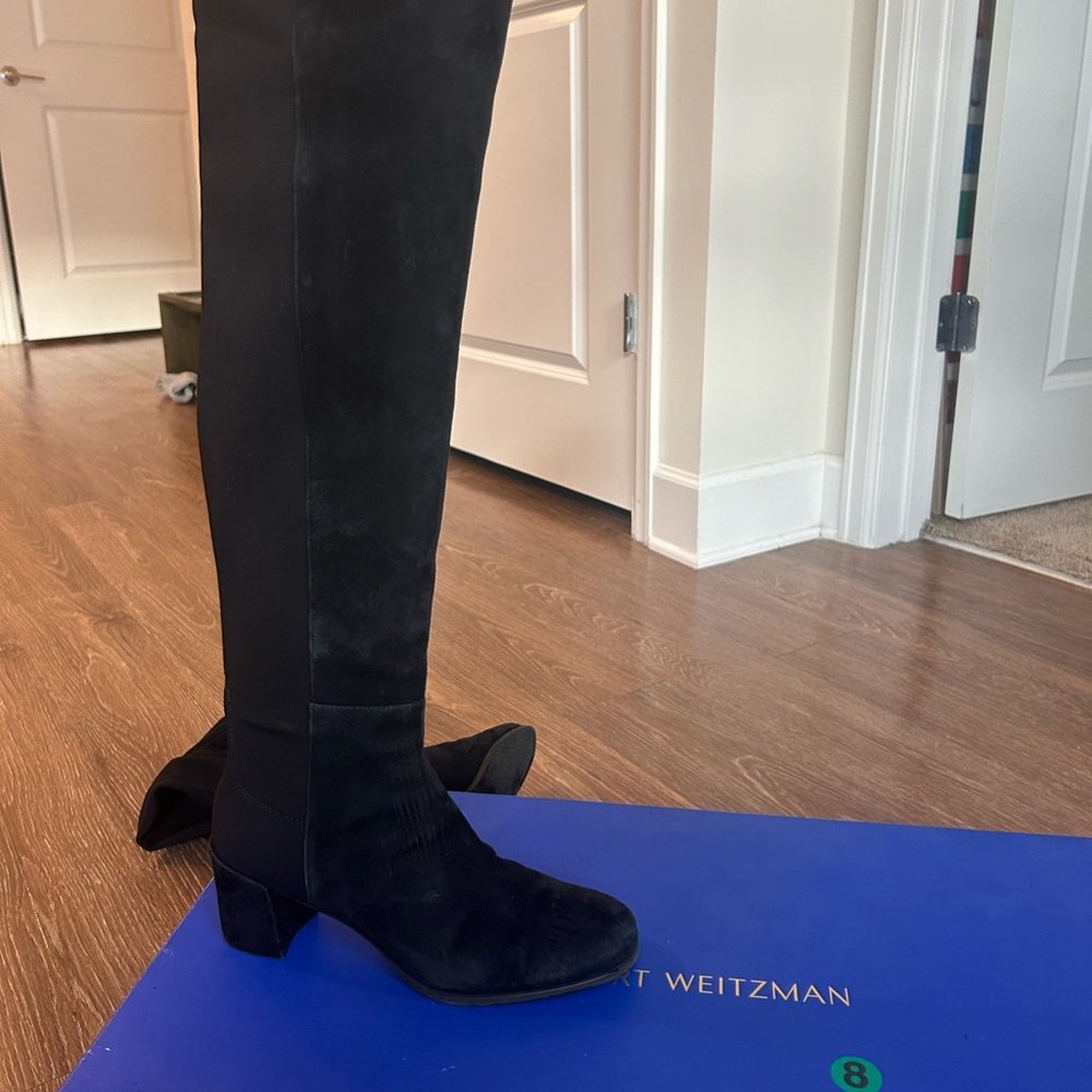 Stuart Weizman knee-high boots in a well condition